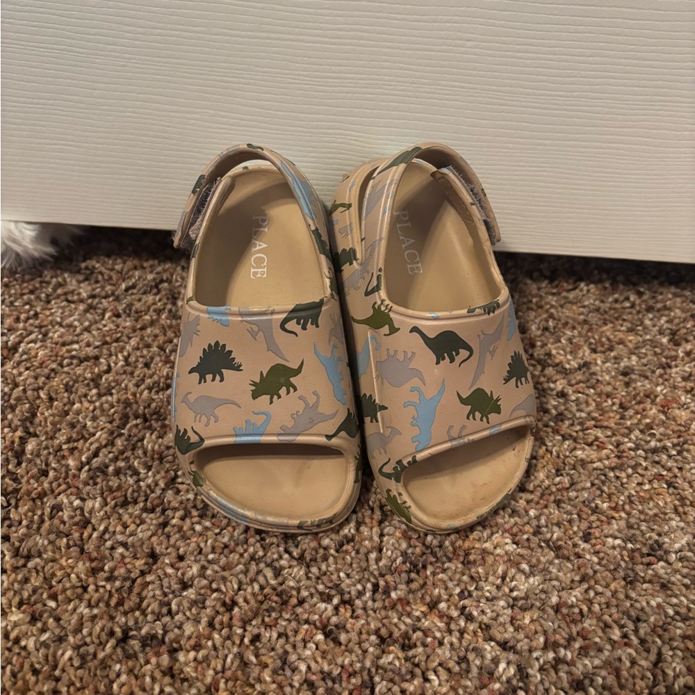 The Children's Place Dinosaur Print Sandals - Tan and Green